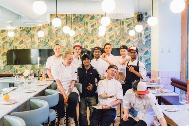 NoHo Partners kannustaa asiakkaitaan osallistumaan ravintolatähtiensä palkitsemiseen. Kuvassa ravintola YesYesYesin tiimiläisiä.