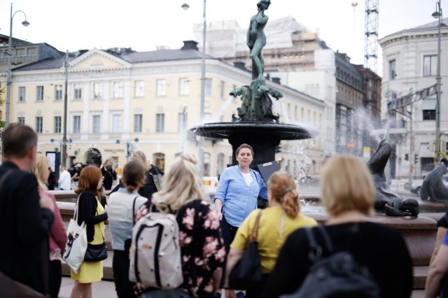 Kierroksen aikana tutustutaan myös Helsingin historiaan.