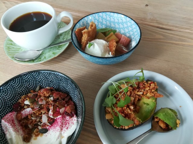 Flät no 14:n aamiaishenkiseltä menulta löytyy syötävää pitkälle iltapäivään.