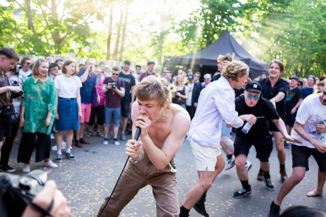 Henrik! sai tapansa mukaan bileet pystyyn.