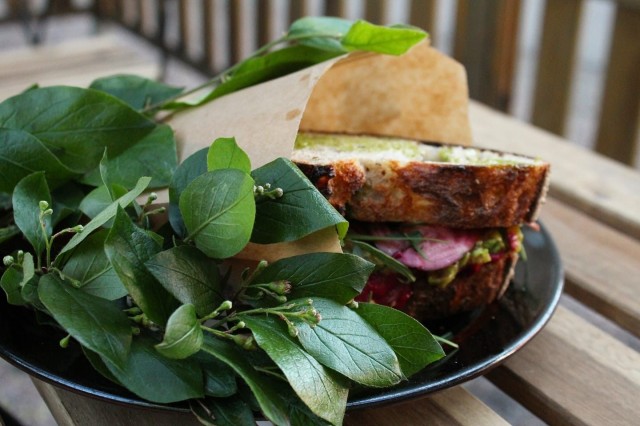 Kekri Finnish Street Food myy Lapinlahdenkadun lippakioskilta suomalaista katuruokaa.