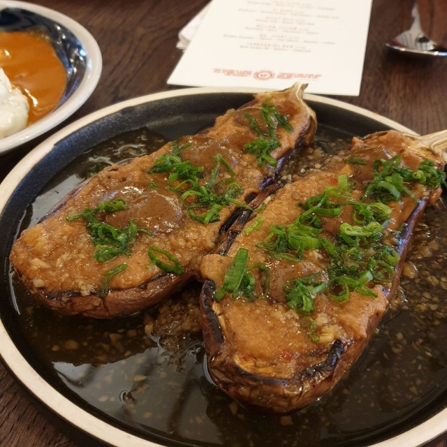 Grillattu munakoiso on yksi Paisanon vegaanisista annoksista.