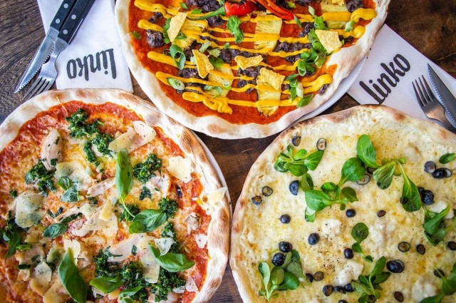 Linko Pizzabarin täytteissä on käytetty mielikuvitusta.