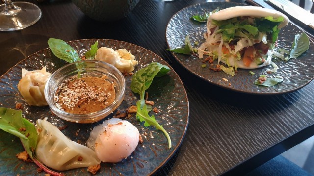 Dim sumit ja guabao-sämpylät kypsennetään höyryttämällä.