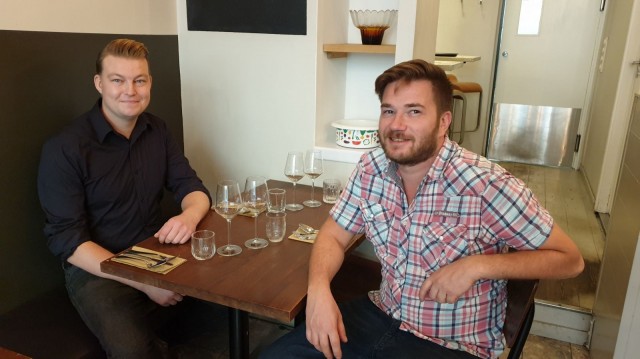 Janne Kylmämaa (vas.) vastaa Skördin salista ja juomista, Anton von Troil johtaa keittiötä.