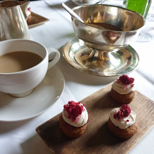 Illallisen päättää perinteinen pannukahvi.