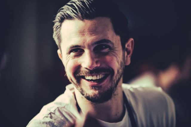 Tom Hudson arvostaa rehellistä kokkausta ilman pulvereita, vaahtoja tai kaasupolttimia.