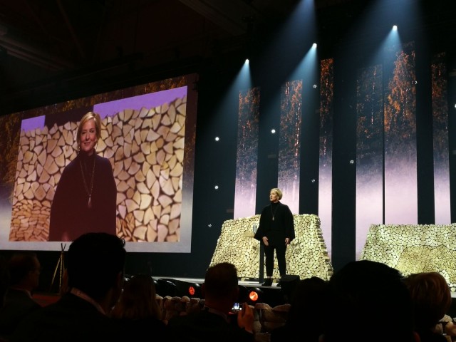 Muutostilanteisiin ja uuden luontiin liittyy aina epäonnistuminen. Ilman epäonnistumisia ei synny mitään luovaa ja innovatiivista. Piste. - Brené Brown Nordic Business Forumissa