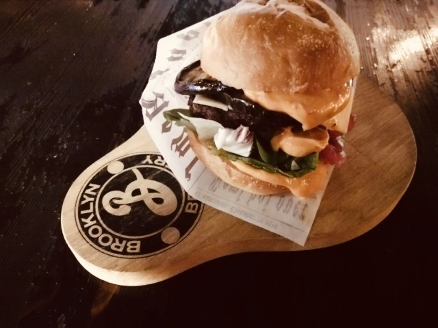 Soul Sister Burger, Loosister.