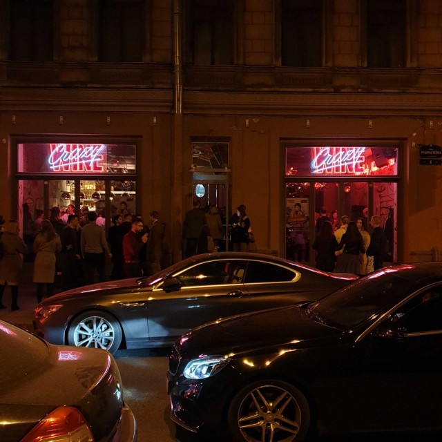 Rubinshteina Street on paikallinen baarikatu.