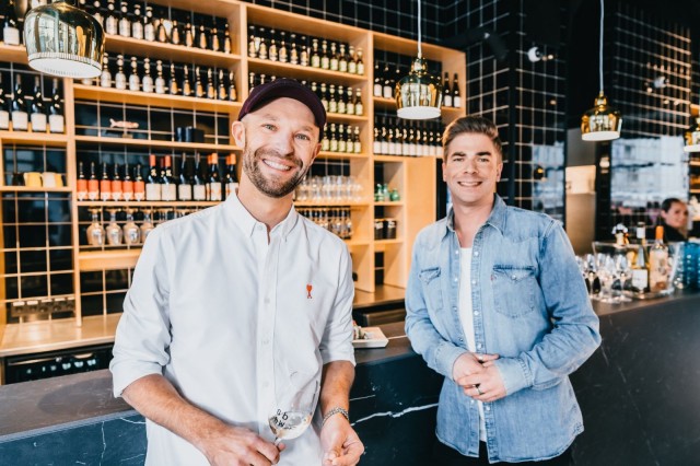 Anders Westerholm ja Matti Sarkkinen ohjaavat Sushibar+Winen hymyssä suin maailmalle.
