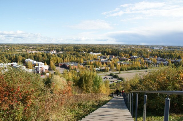 Malminkartanonhuipun portaita pääsee Helsingin korkeimpaan kohtaan.