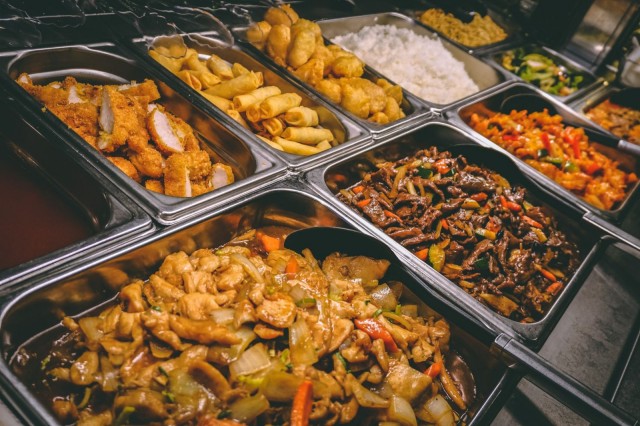 Buffetiin kuuluu myös reilu valikoima kiinalaista ja thairuokaa.