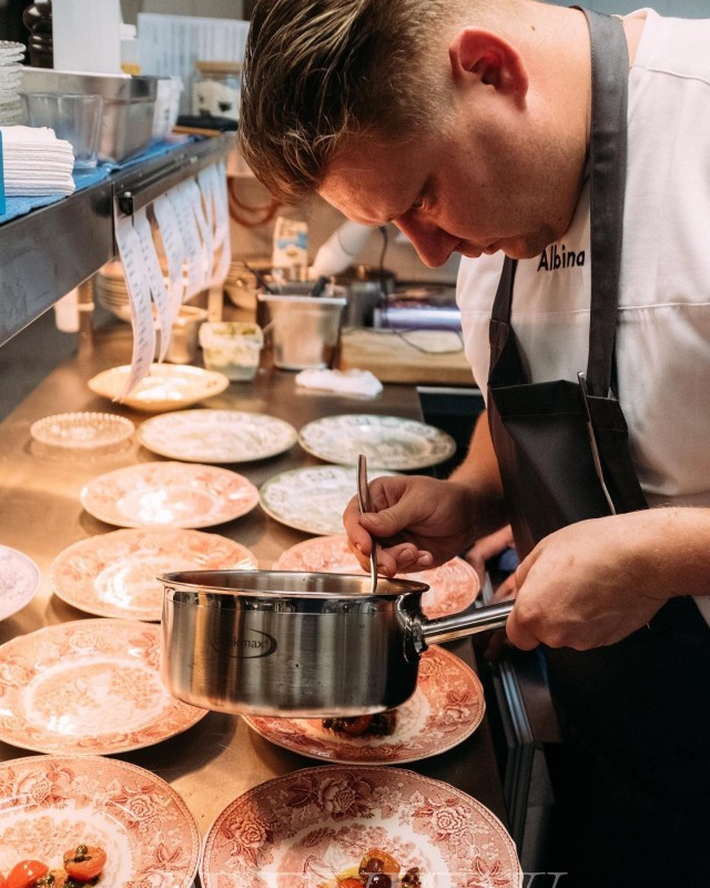 Janne Ahola on kehittänyt yhteistyössä Albinan omistaja Teemu Auran kanssa ravintolan menun ja reseptit.