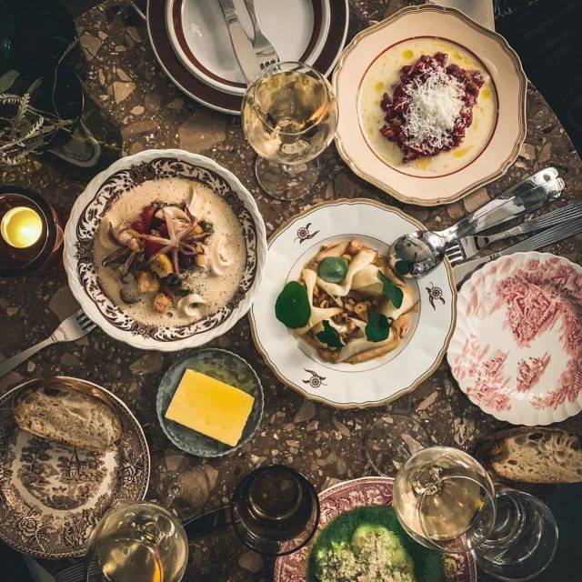 Albina & Alexisissa "sharing is caring".