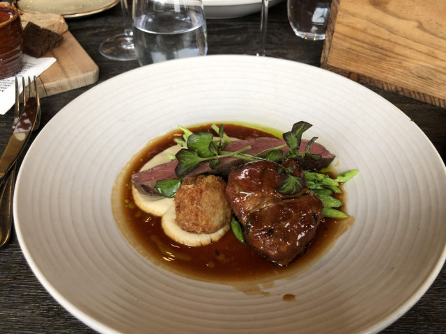 Bistro o Matin liha-annos paikan päällä ravintolassa.