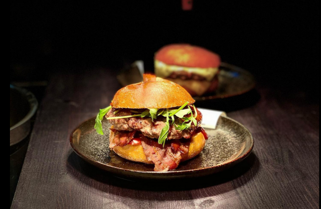 Sauhun burgerit vievät kielen mennessään.