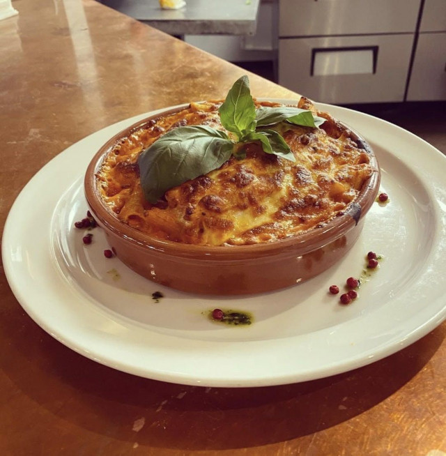 Uunikanapastassa maistuvat aurinkokuivattu tomaatti ja gorgonzola-juusto.