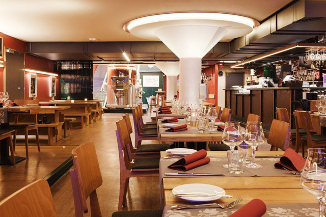 Bryggeri tarjoaa juoman lisäksi myös maukasta juomaa.