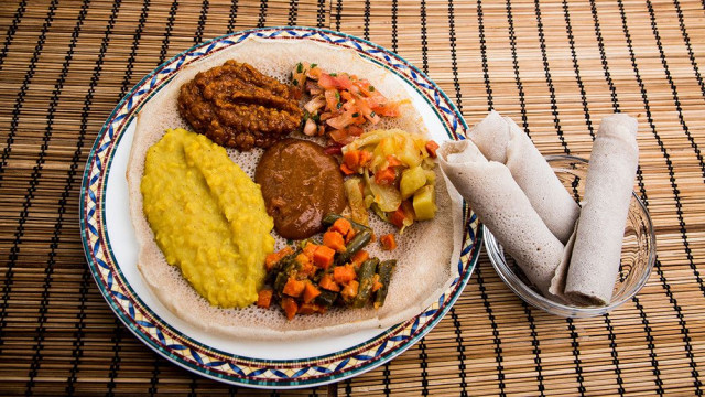 Etiopialainen vegaaniannos on kokeilemisen arvoinen elämys!