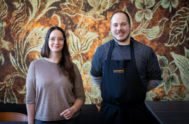 Frejan ravintolapäällikkö Maria Brummer ja keittiöpäällikkö Perttu Laitila kuvaavat Matinkylään Hotel Mattsin katutasoon avautuvaa uutta ravintolaa helposti lähestyttäväksi ja tyylikkään rennoksi.