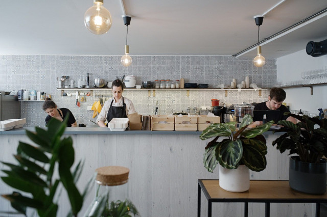 Puhuri by Tartine avasi ovensa punaiseen huvilaan helmikuun alussa.