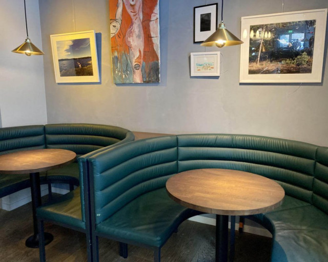 Bar10:ssä pääset nauttimaan myös taiteesta.