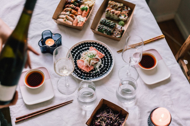 Sushibar + Winen susheja saa tietysti myös take awayna.