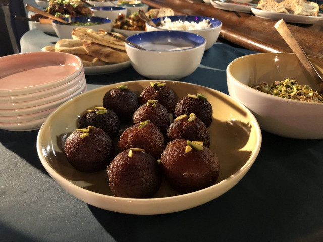 Pikkumunkit päättävät aterian.