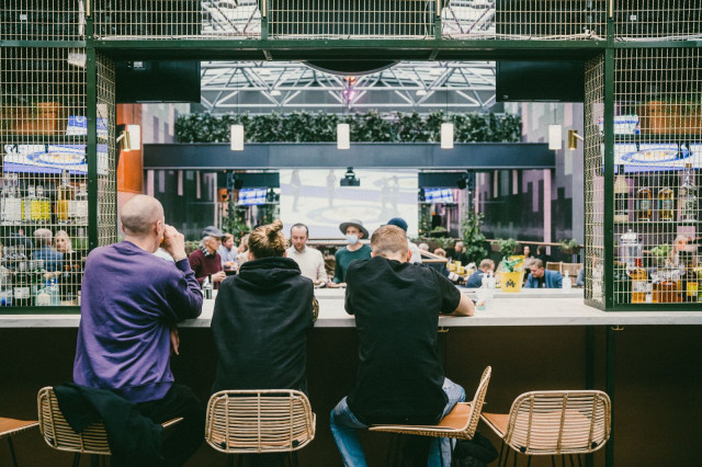 Club Deportivossa urheilua seurataan laadukkaiden eväiden äärellä.