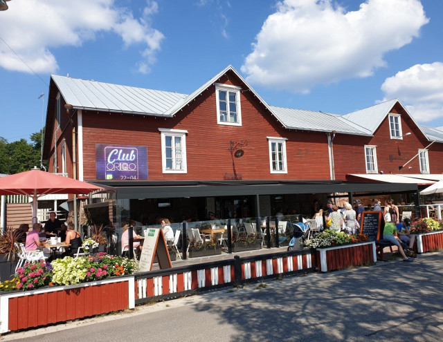 Origon terassilla viihtyvät kaikki.