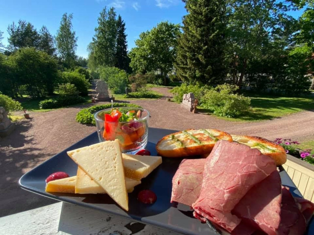 Nakkilassa voit nauttia vaikkapa Nacxto-lautasen antimista.