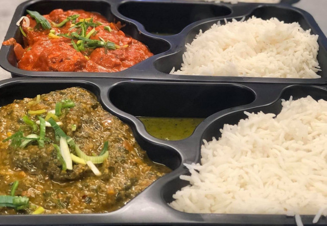 Everest Dinen herkkuja voit nauttia joko paikan päällä tai ottaa mukaan.