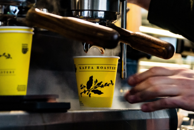 Paahtimokahvila sijaitsee Pursimiehenkadulla.