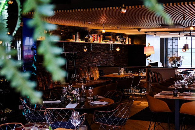 Huippujuomia ja upeita makuja tarjoileva Version sijaitsee Unioninkadulla.