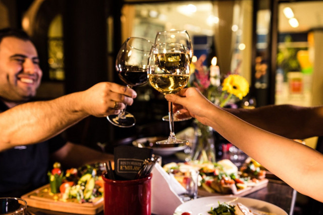 E'Milanossa voit nauttia niin lounasta kuin illallista pidemmän kaavan mukaan.