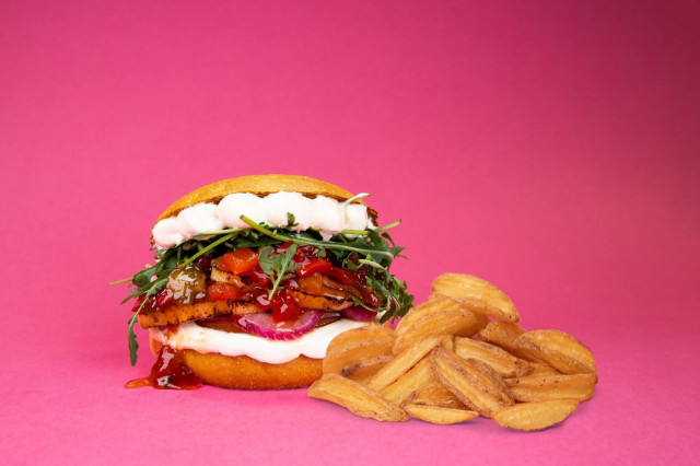 Mehevä Halloumi-burgeri on testaamisen arvoinen elämys.