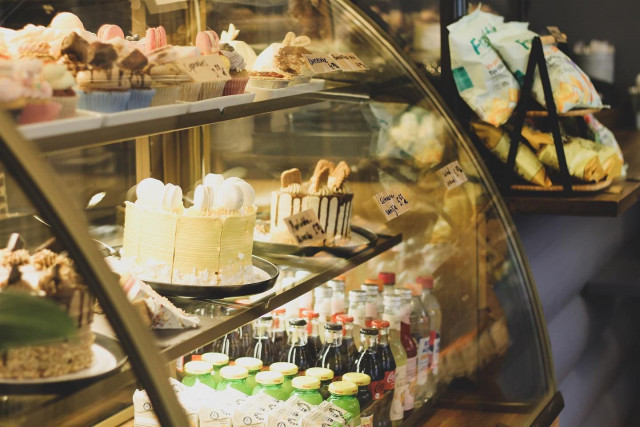 Frangipanin näyttävät leivonnaiset vievät kielen mennessään.