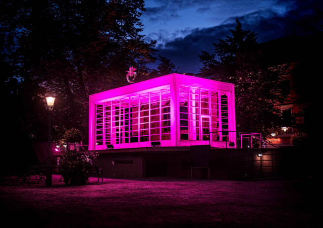 Dora-ravintola nousee Espan lavalle.