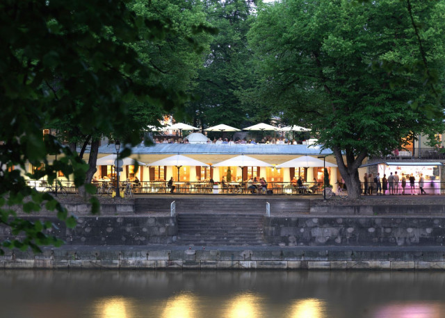 Viides Via Tribunali avautuu upealle paikalle Aurajoen rantaan.