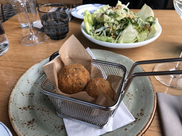 Uppopaistetut riisipallot, arancinat, ovat sisilialainen erikoisuus.