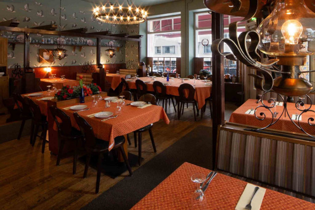 Zinnekellerissä pääset kokemaan saksalaista tunnelmaa.