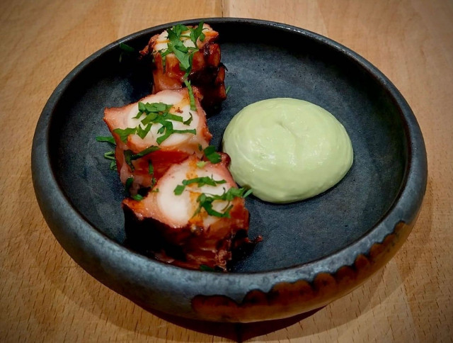 Perhossa herkutellaan tapaksilla arki-iltaisin ja lauantaisin.