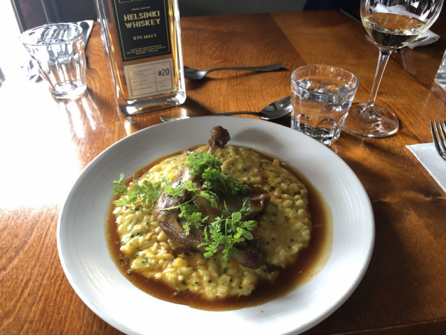 Tislaamon ruokalistalta löytyy ranskalaisia klassikoita.