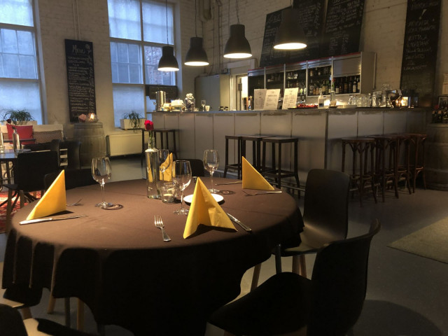 Veturitallit on helposti lähestyttävä ruokapaikka, jossa viihdyt niin perheen kuin ystäväporukan kesken.