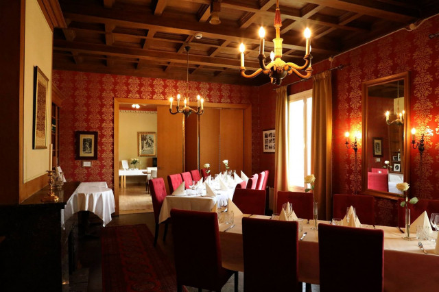 Backbyn kartano toimii ravintolan lisäksi kylpylä-, kokous- ja lomahotellina.