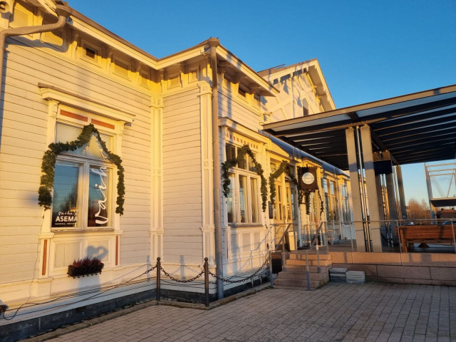 Asemaravintola Vaiha tarjoaa rehellistä ruokaa ainutlaatuisessa miljöössä.