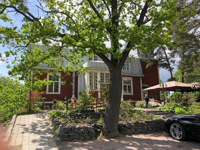 Villa Lillan miljöö on jo itsessään vierailemisen arvoinen.
