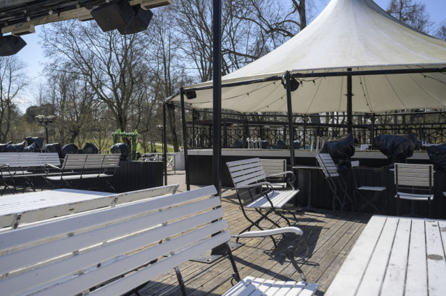 8. Mikä terassi on tässä kuvassa vielä tyhjillään?