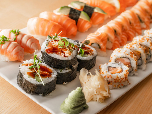 Kruunaa uusivuosi Tokyo 55: kehutuilla susheilla.